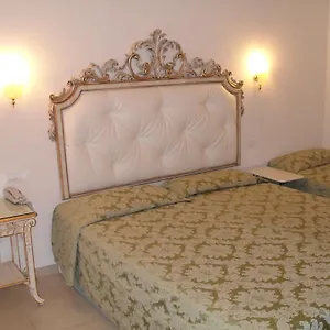 Residenza Due Torri Check In Presso Vicolo Cattani 7 Gasthuis Bologna